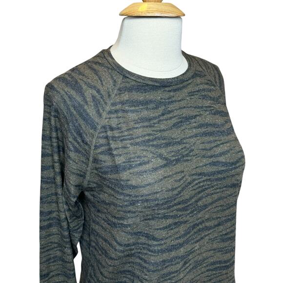 NWT Beyond Yoga Women's Olive Green Camo Crewneck Sweatshirt Relaxed Size L - Picture 3 of 10